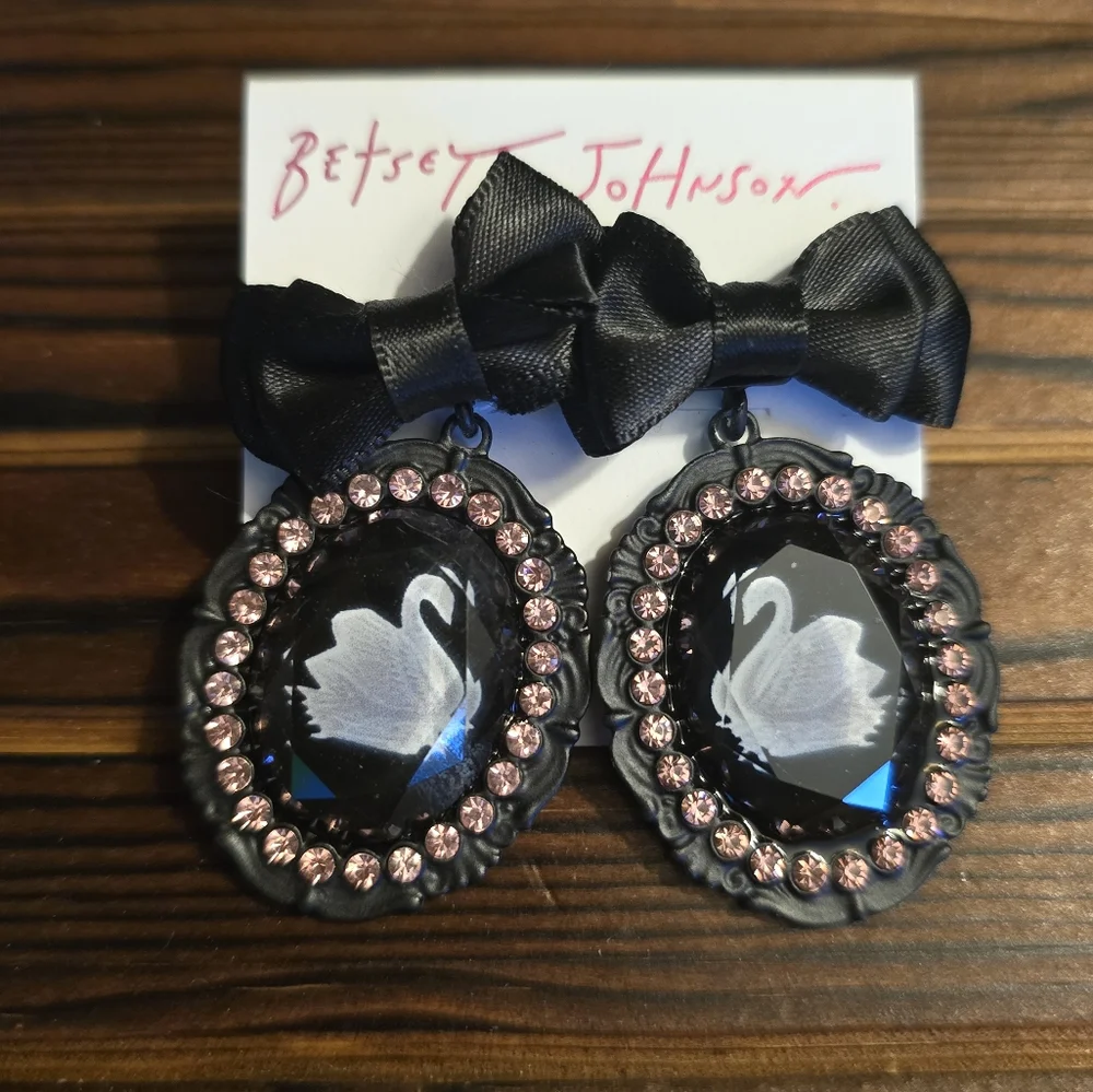 Betsey Johnson Black Bow Swan  Earrings! - Picture 5 of 12